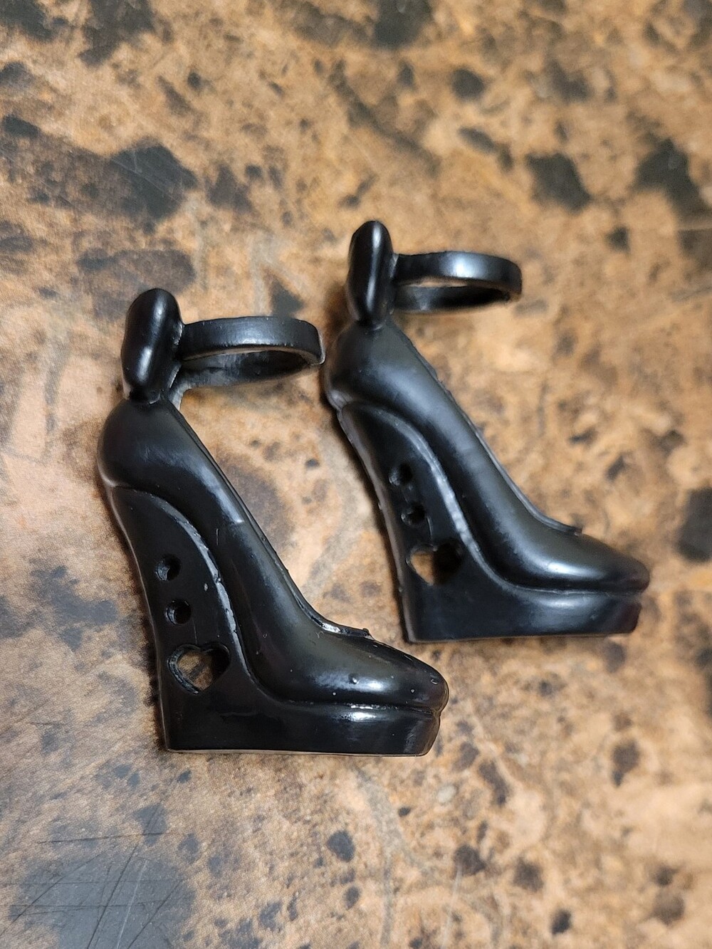 G1 Monster High HTF Draculaura I Heart Shoes...Shoes EUC